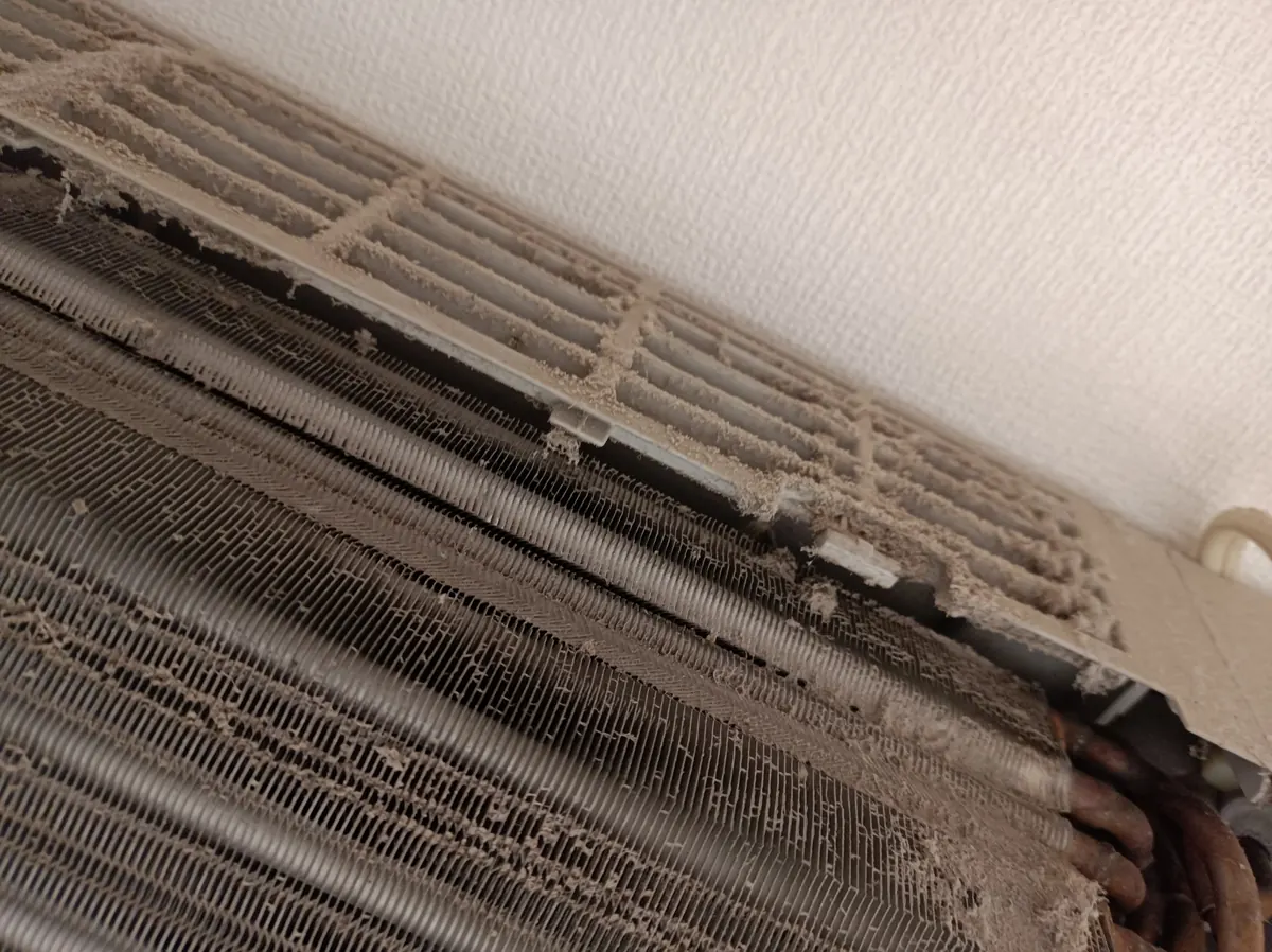 熱交換器のホコリ（施工前の状態）